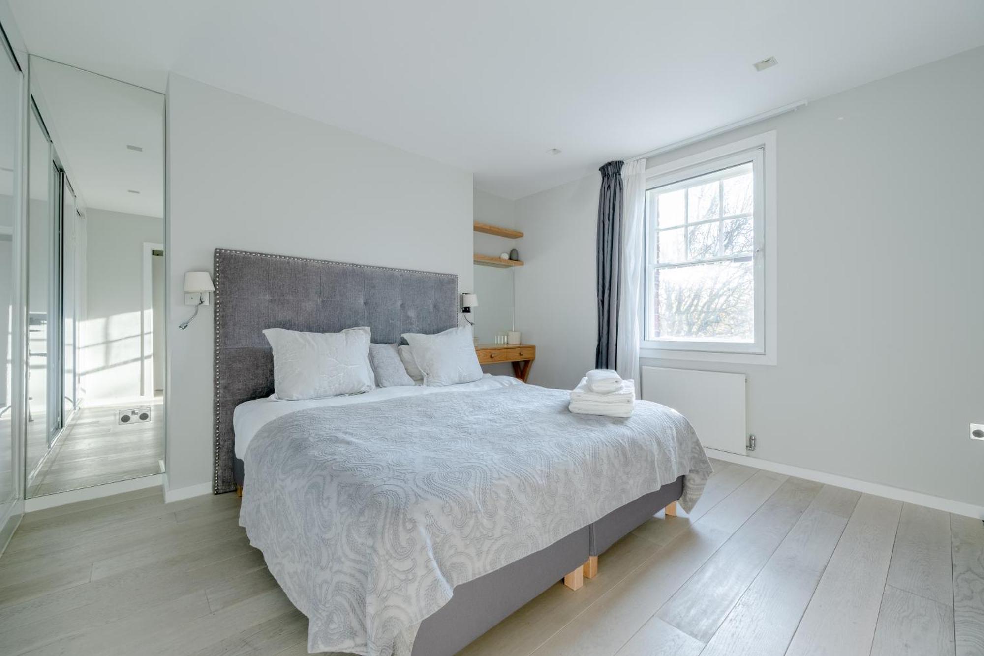 Modern And Luxurious 2 Bedroom Flat - Barons Court Apartamento Londres